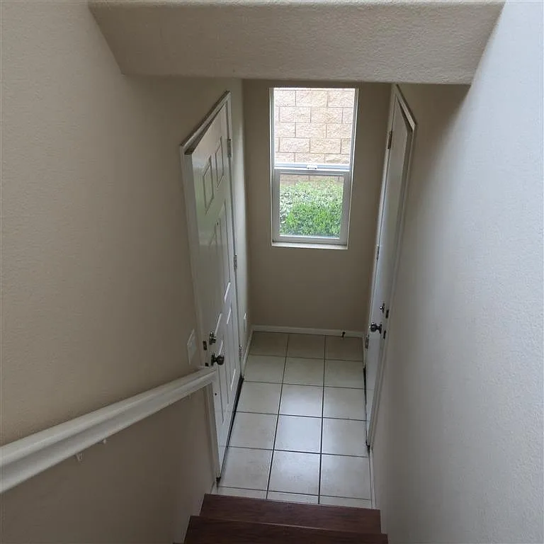 3 bed, 1228 sqft, $3,550 — Photo 4