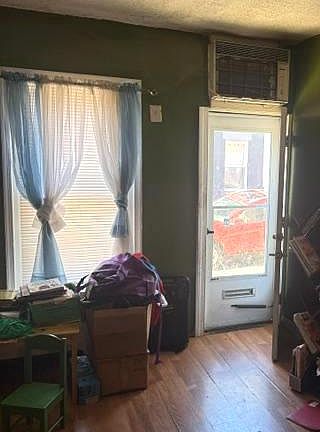 2nd image of 831 E Willard St