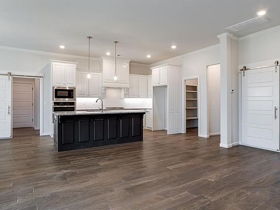 5th image of 4109 Central Park Dr