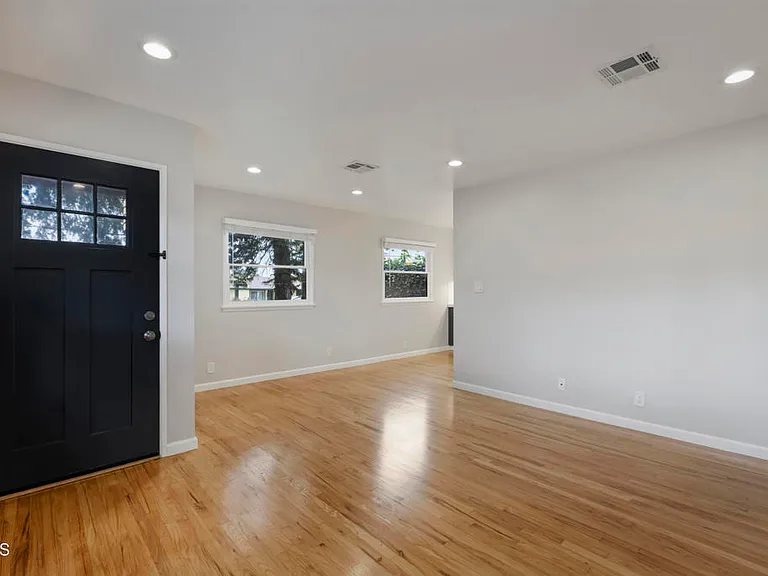 420 Violet Ave — Photo 8