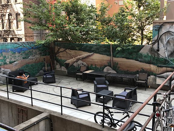 3rd image of 725 E 9th St APT 4D