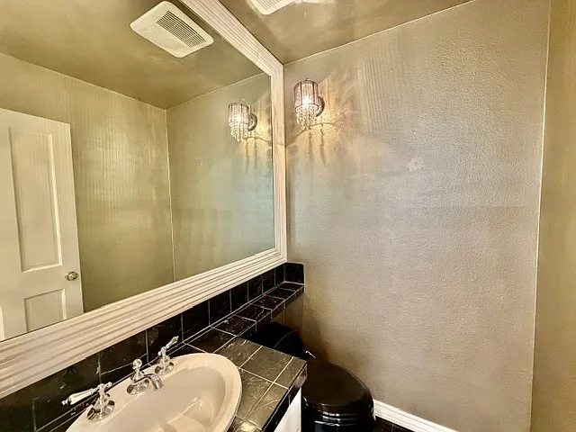 1242 Berkeley St #14 — Photo 34