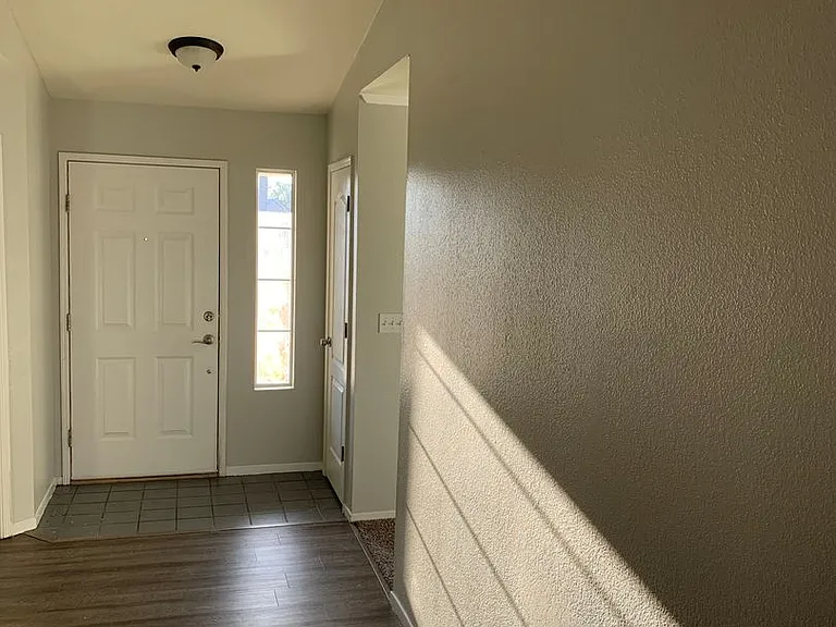 3208 Holly Ct — Photo 4