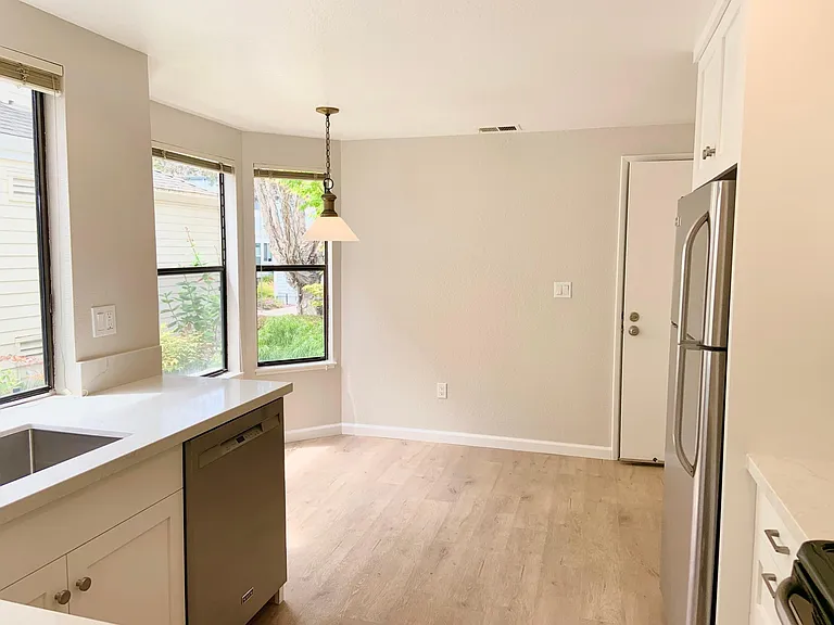 149 Oak Park Dr — Photo 8