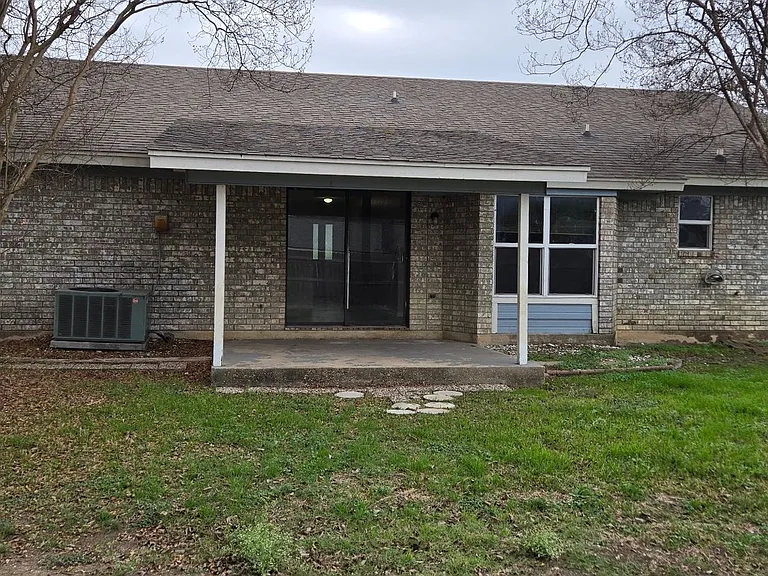 1612 Fox Trl — Photo 17