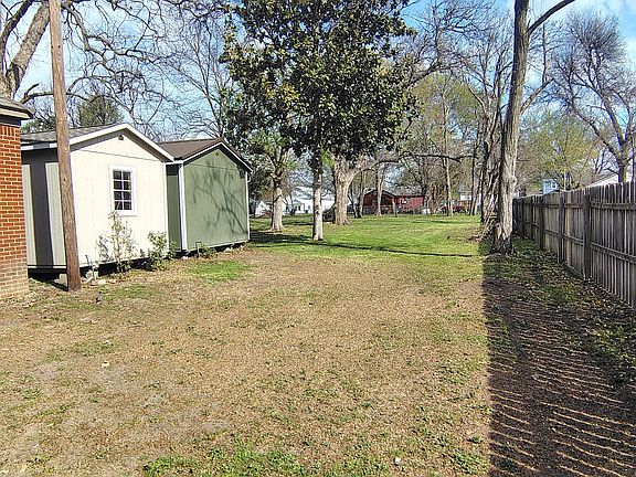 5th image of 414 Poplar St