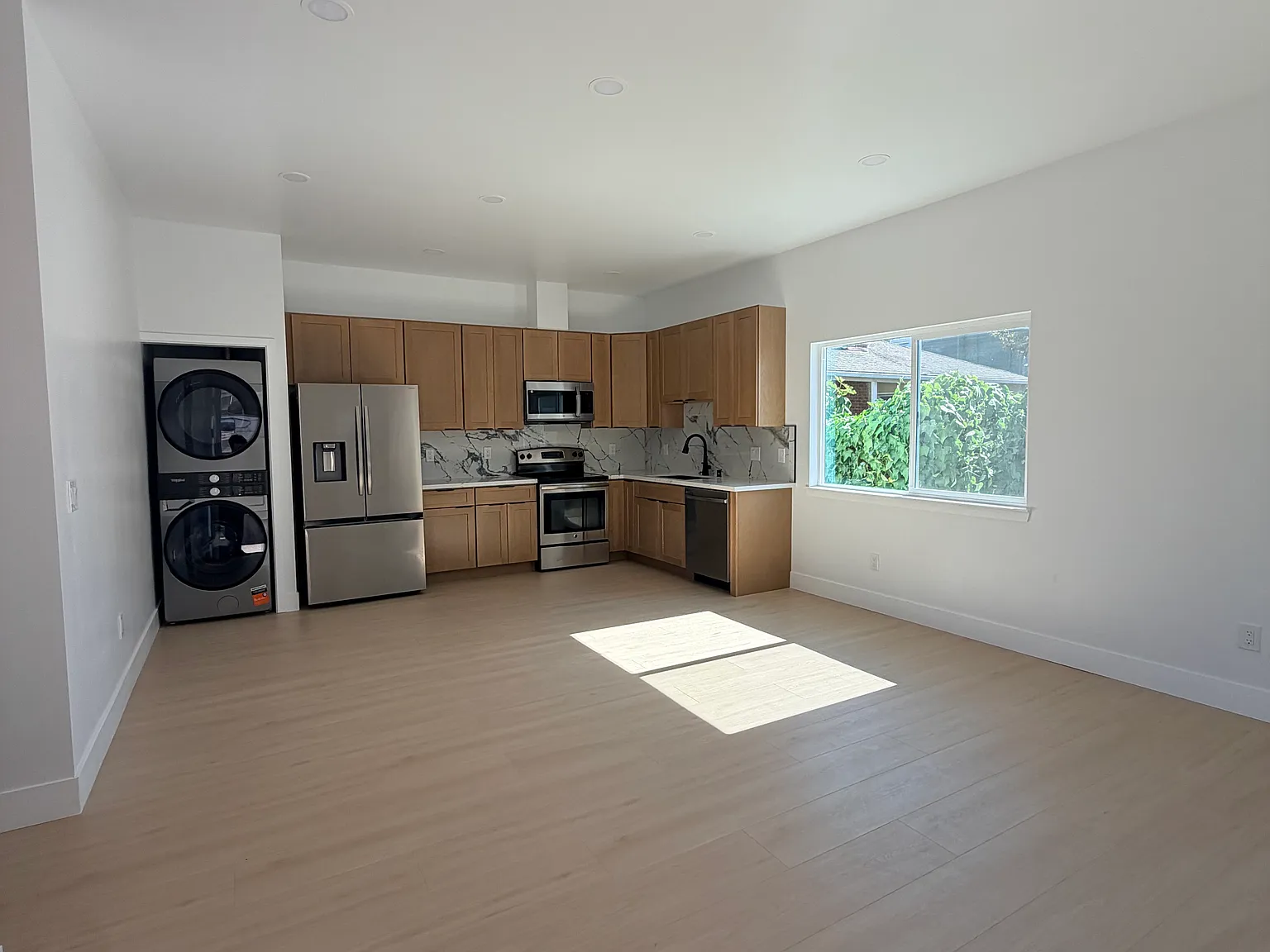 2 bed, 871 sqft, $3,200 — Photo 4