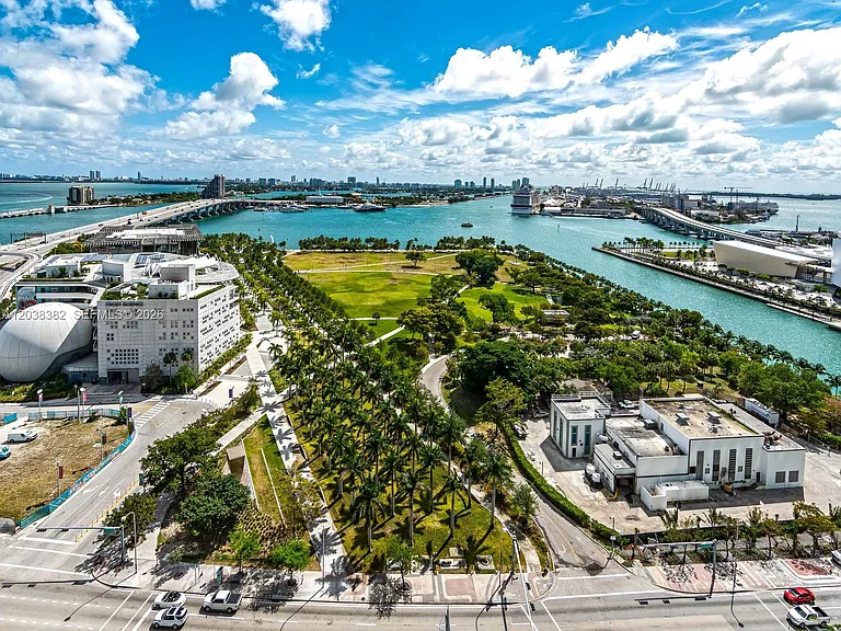 1000 Biscayne Blvd #2002 — Photo 7