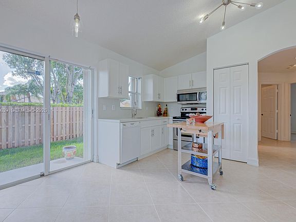 5th image of 14133 SW 154th Pl