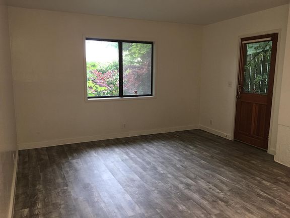 3rd image of 4024 Everett Ave