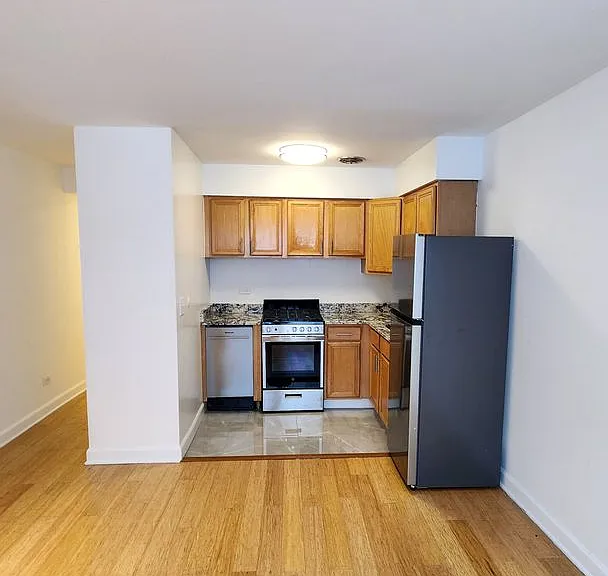 Foster Beach Apartments — Photo 7