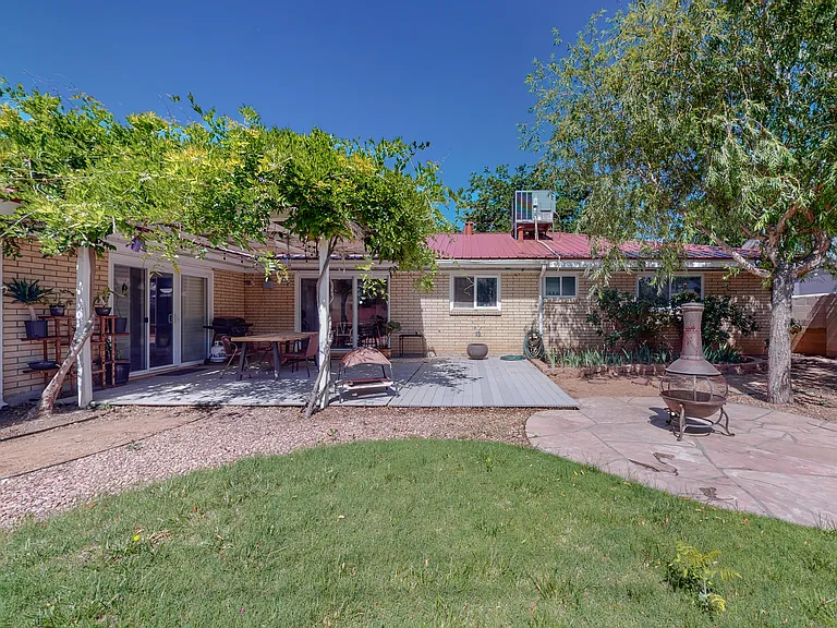 2810 Carolina St NE — Photo 42