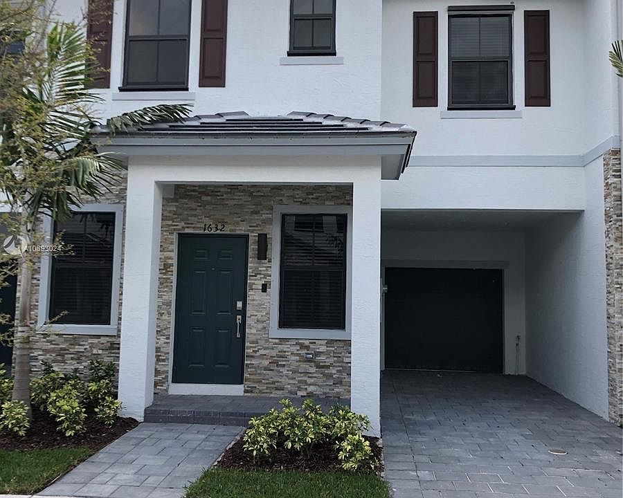 1st image of 1632 SW 29th St #1632