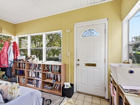2nd image of 1284 Barbara Ave