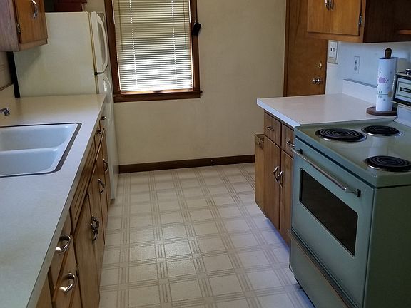 Kitchen-Elect Stove &Fridge