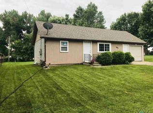 1403 E 31st St N, Sioux Falls, SD 57104