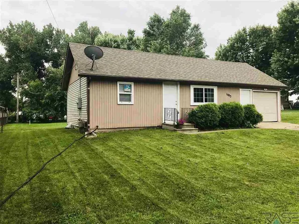 1403 E 31st St N, Sioux Falls, SD 57104