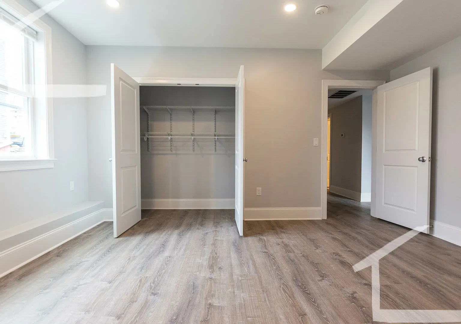 No Brokers Fee, New Construction in Brighton. Central AC, High-End Finishes, Free Laundry, Parkin... — Photo 2