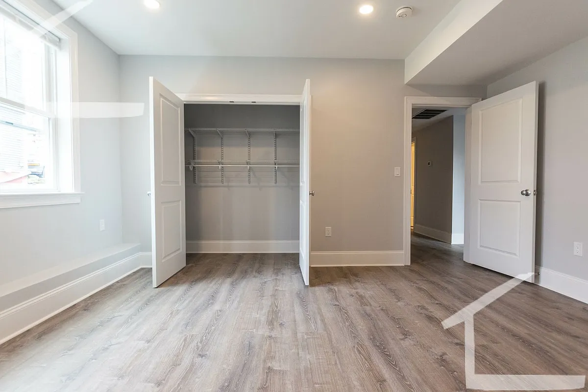 Building Photo - 124 Kenrick St #3E