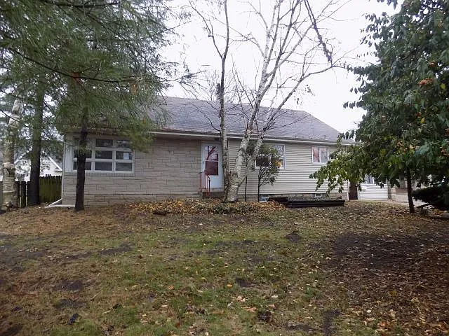 411 S Main St photo 1