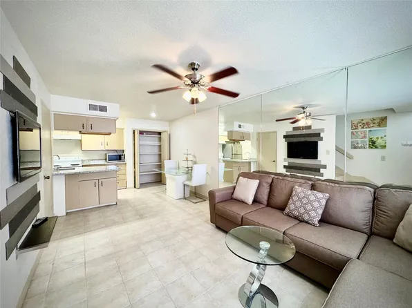 2110 Wilcrest Dr APT 126, Houston, TX 77042