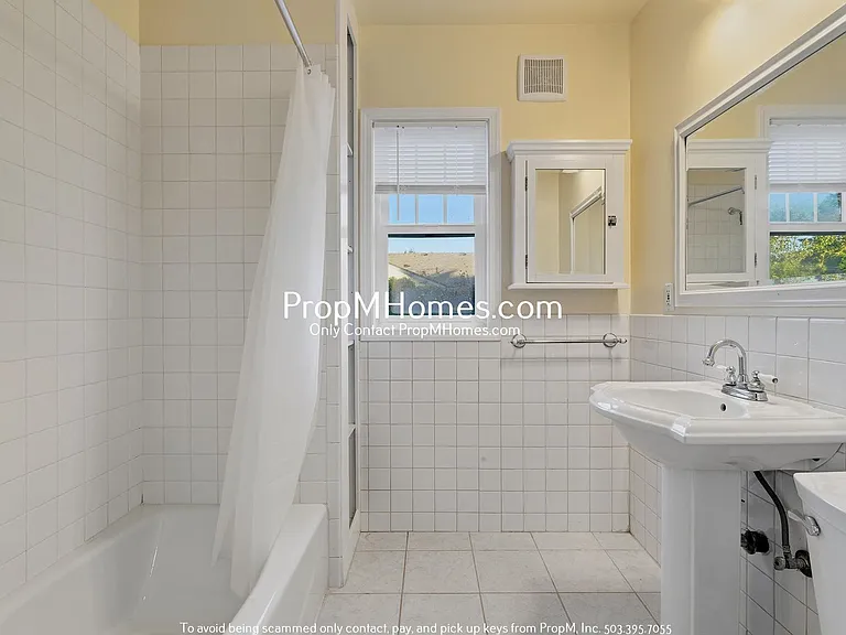 19825 SE Stark St — Photo 15