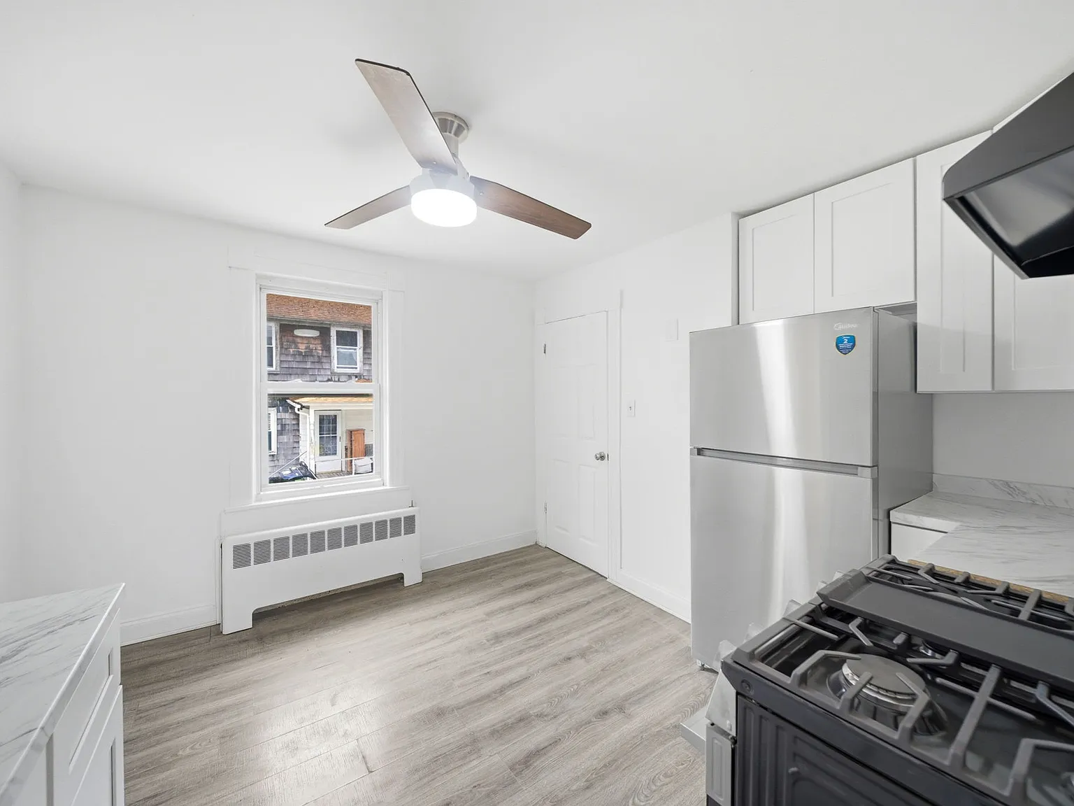 2 bed, 848 sqft, $1,900 — Photo 4