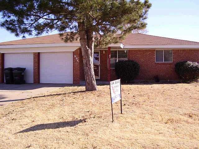 1st image of 604 N Baer Dr