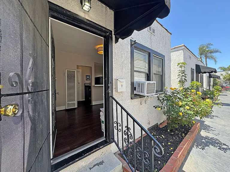 1048 Coronado Ave #G — Photo 3
