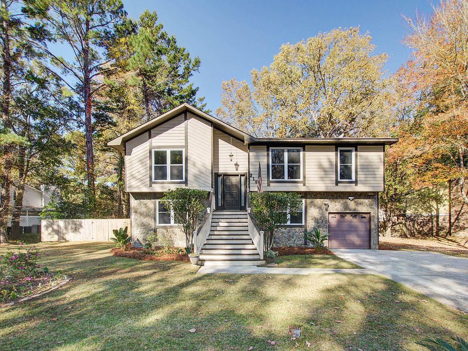 1st image of 216 Blue Heron Dr