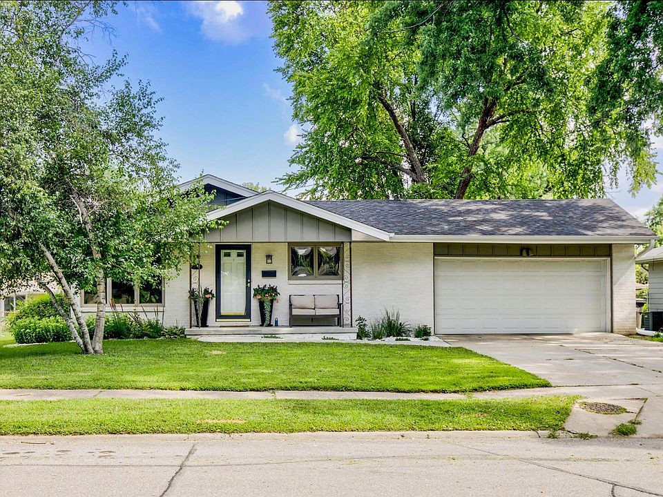 1st image of 3937 Aurora Ave