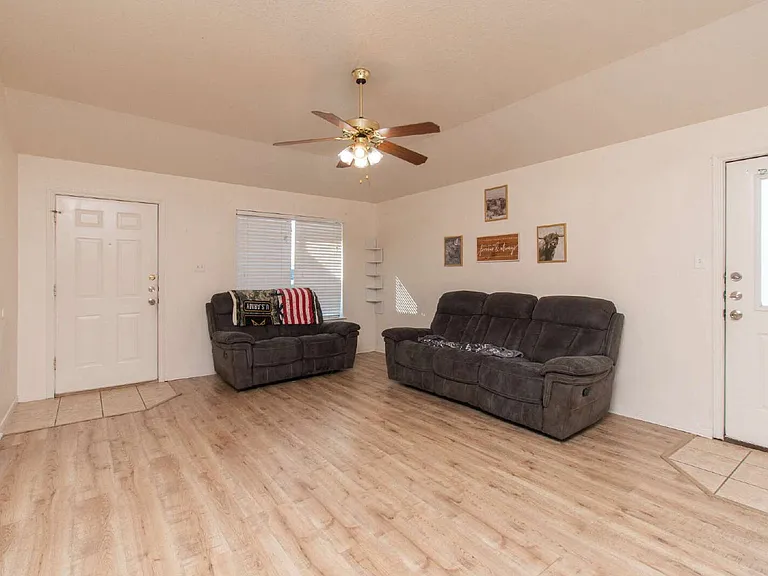 609 Bermuda #A — Photo 4