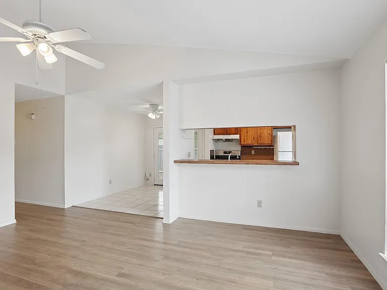 11912 Sunhillow Bnd #B — Photo 3