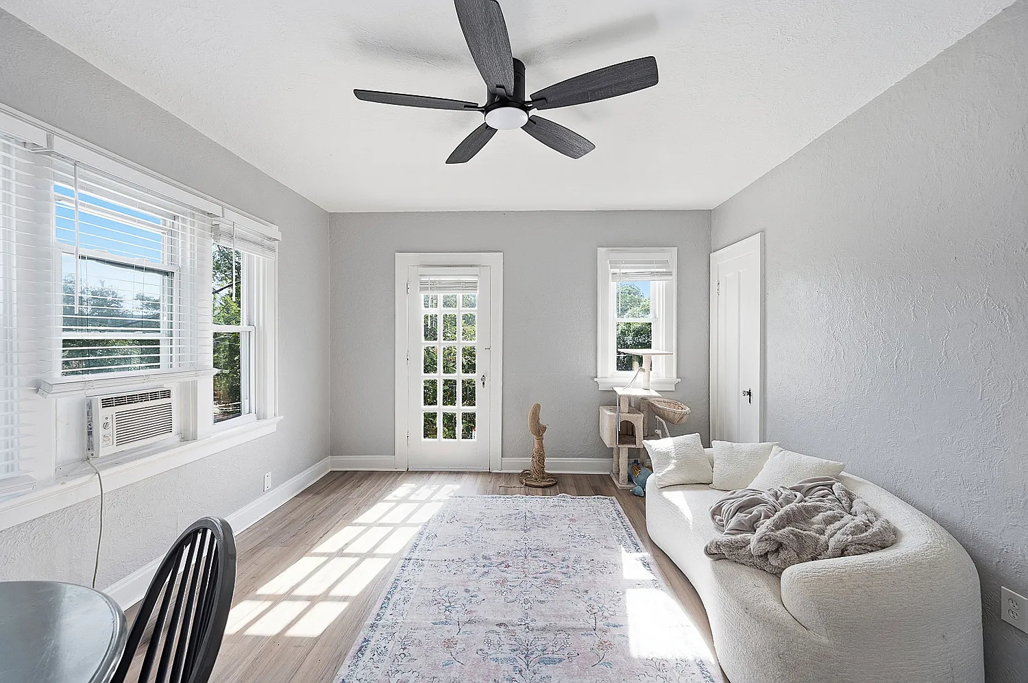 1 bed, 700 sqft, $1,100 — Photo 3