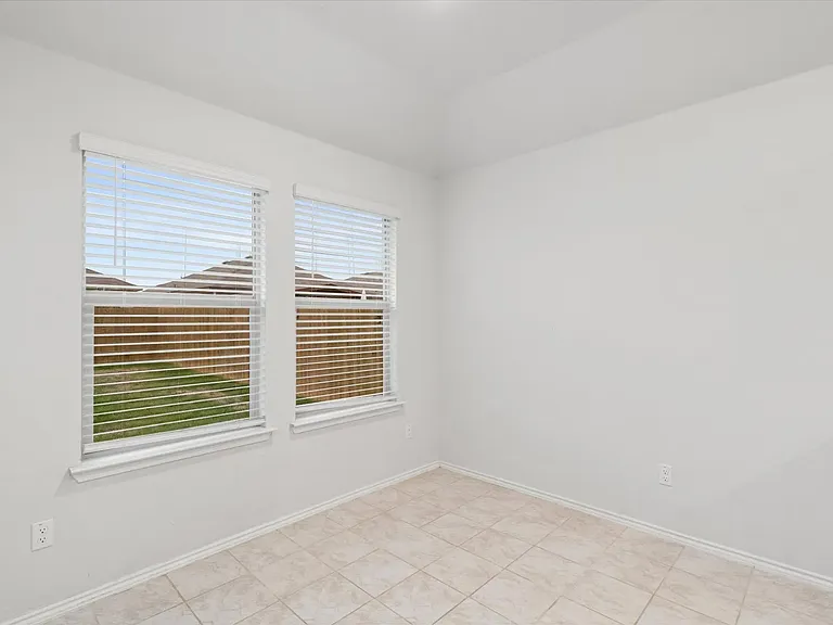 112 Ragnar Primary #PRIMARY — Photo 12
