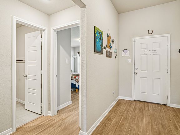 3rd image of 633 Oleander Crk