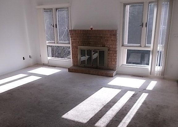 4th image of 3279 Clairmont Cir
