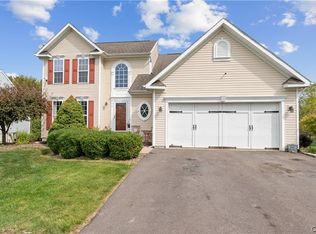 19 Cross Country Dr, Baldwinsville, NY 13027