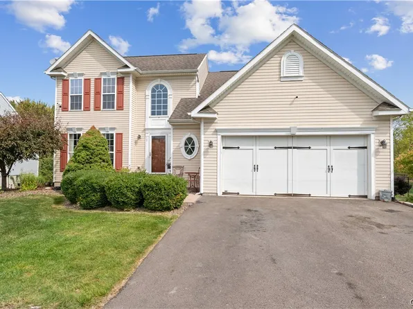 19 Cross Country Dr, Baldwinsville, NY 13027