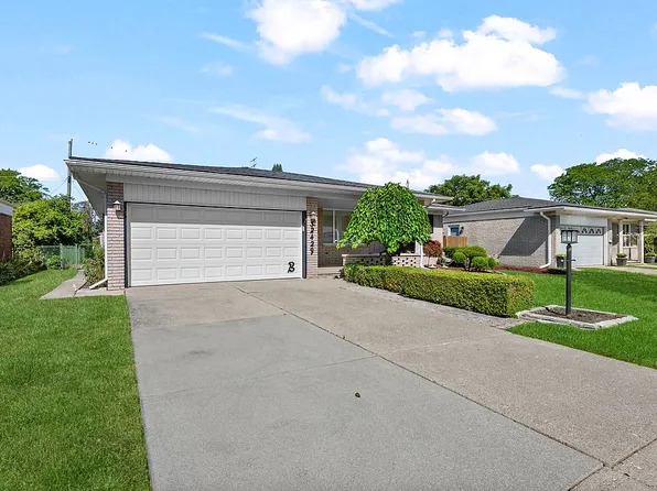 32429 Whitley Cir, Warren, MI 48088