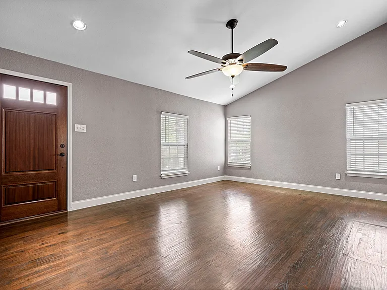 8406 Lakemont Dr — Photo 2