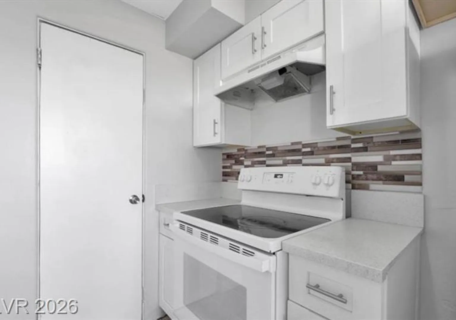 1 BD/1 BA Refreshed Apt — Photo 1