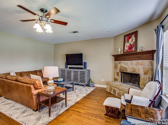 4th image of 21503 La Pena Dr