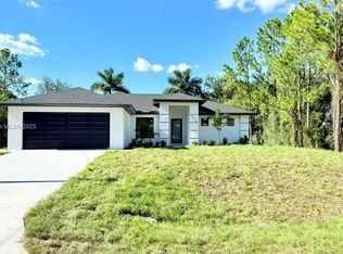 2710 52nd St SW, Lehigh Acres, FL 33976