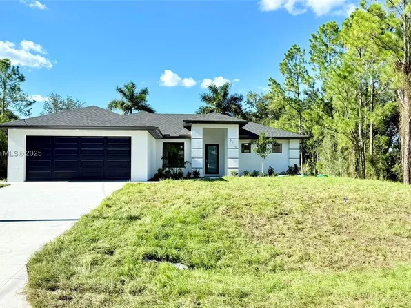 2710 52nd St SW, Lehigh Acres, FL 33936