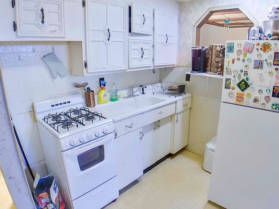 1st image of 830 Bluemont Ave APT 4