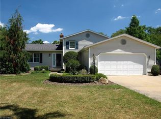 1297 Homesite Dr, Stow, OH 44224