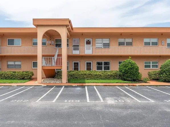 3740 58th St N APT 103, Saint Petersburg, FL 33710