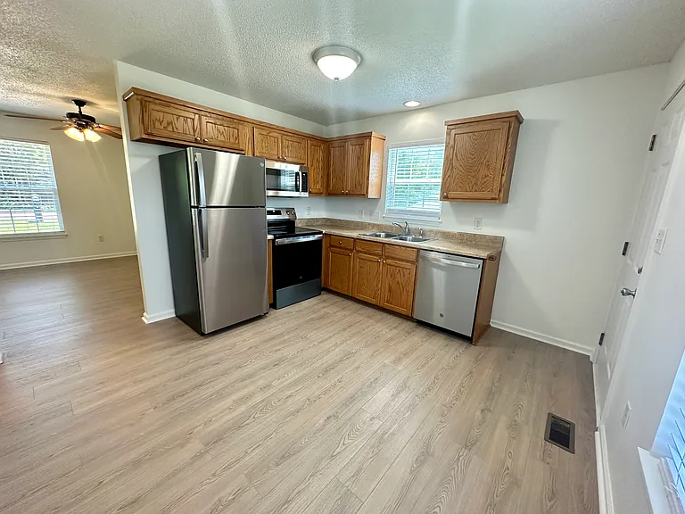 109 England Way — Photo 6