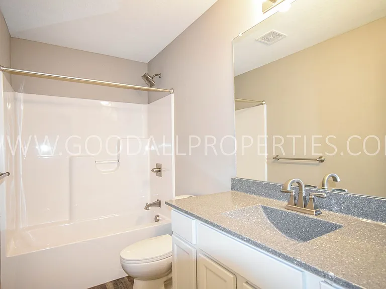 1007 Warren St — Photo 13